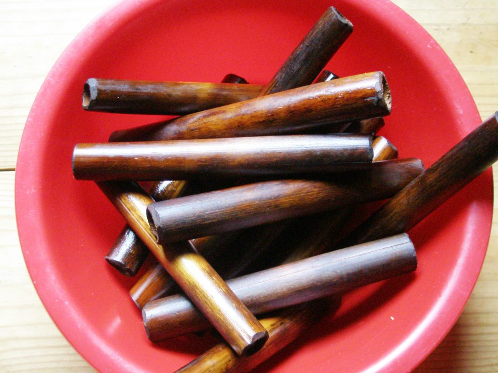 Canutillos de caña para freír retorcíos